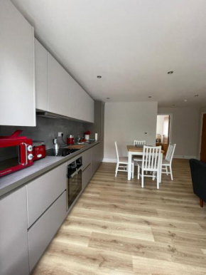 Great Links to Peak District, Modern & Airy Apt
